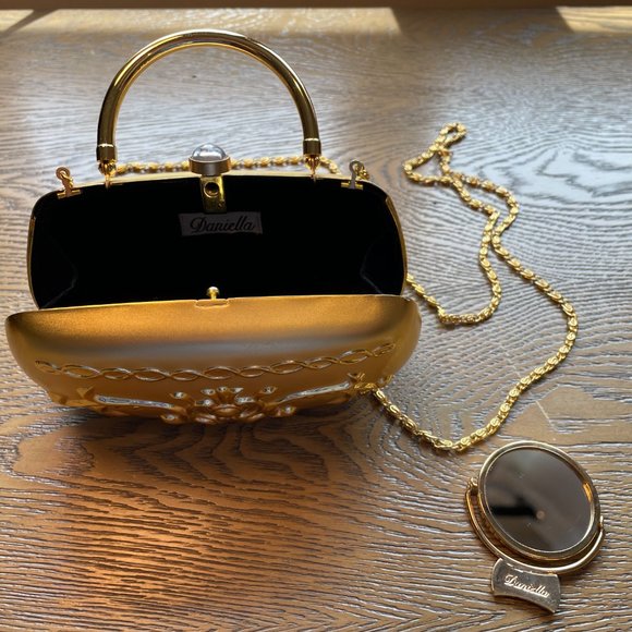 DANIELLA - Gold Tone Clutch Purse with Chain and Compact Mirror - 2005 - Picture 5 of 12